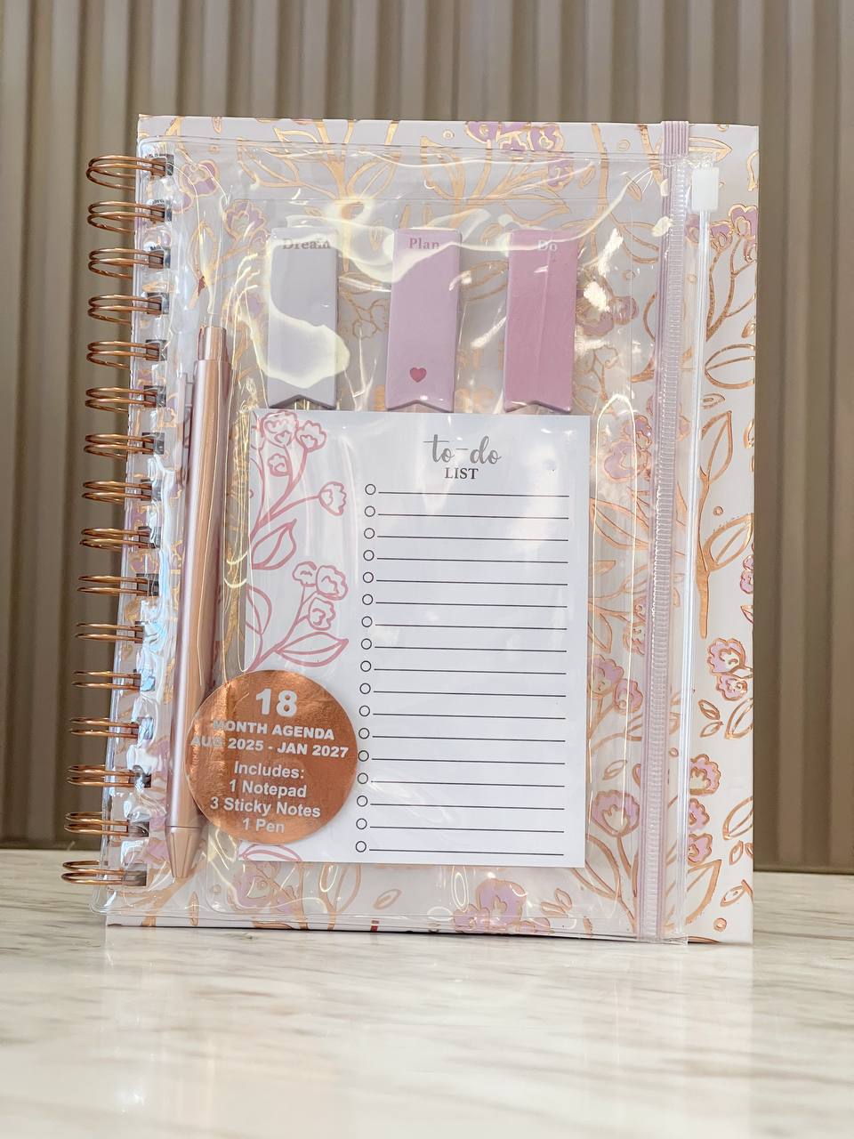 Agenda con lapicero y sticker 18 meses
