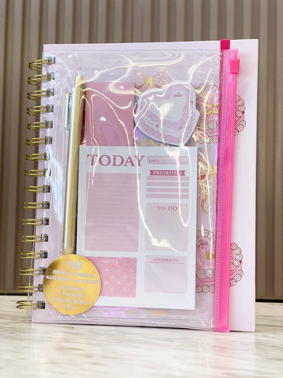 Agenda con lapicero y sticker 18 meses