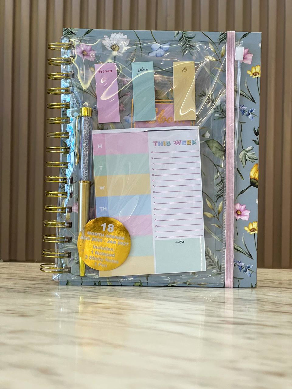 Agenda con lapicero y sticker 18 meses